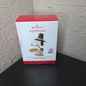 Hallmark Keepsake Peanuts Charlie Brown Snoopy Giving Thanks Ornament